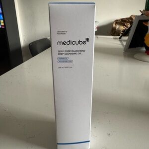 Medicube Deep Cleansing Oil in White